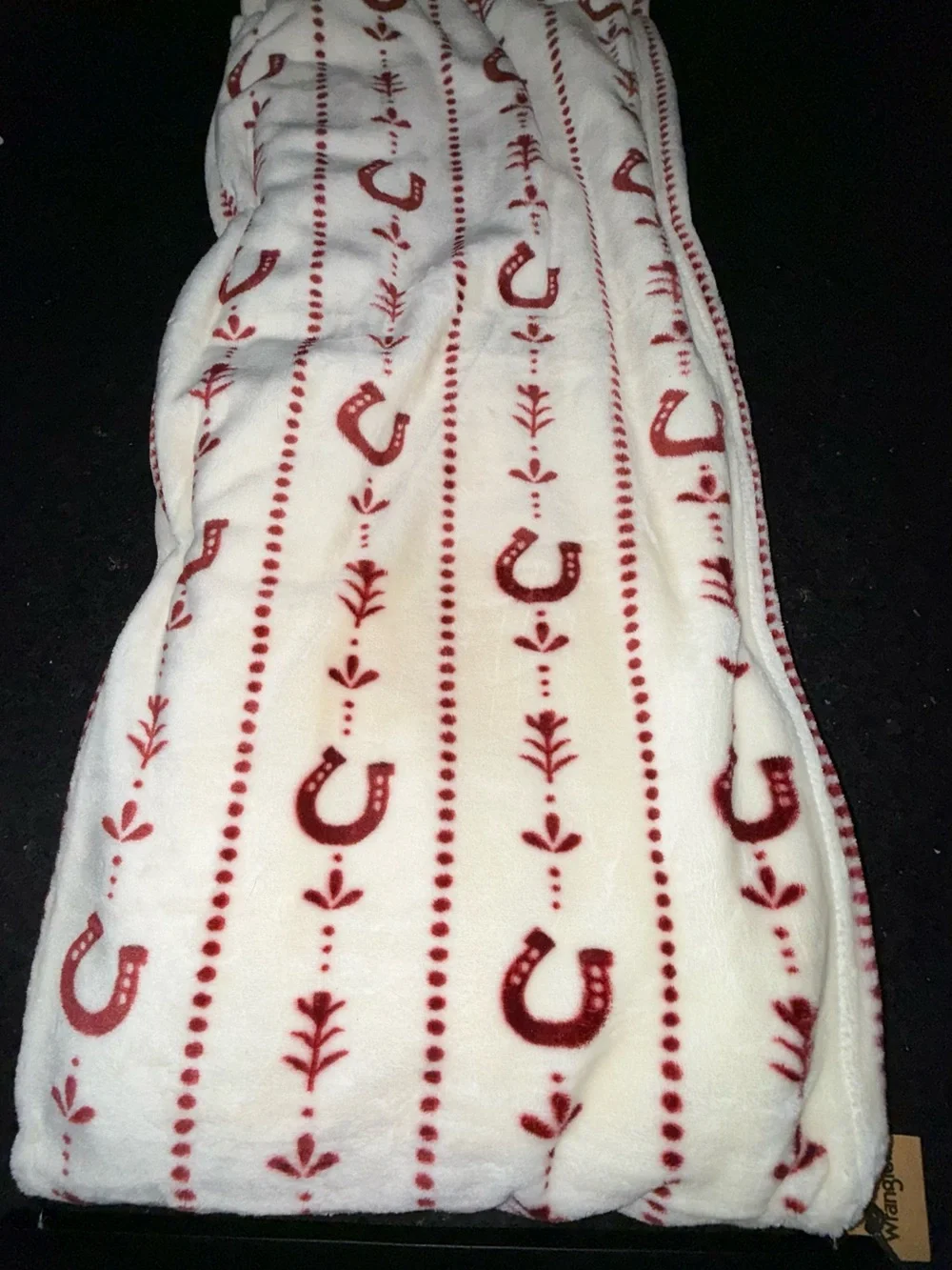 NEW Wrangler OVERSIZED 60x70” ULTRA PLUSH THROW Cream & Red Horseshoe COWGIRL